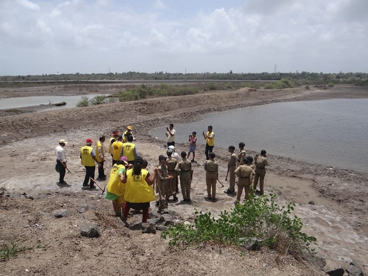 पालघरमधील तारापूर येथे लोकसहभागातून साकारला 39 एकरांचा 'श्रीकृष्ण तलाव' 39 acres of Shrikrushna Lake created through public participation at Tarapur in Palghar पालघरमधील तारापूर येथे लोकसहभागातून साकारला 39 एकरांचा 'श्रीकृष्ण तलाव'