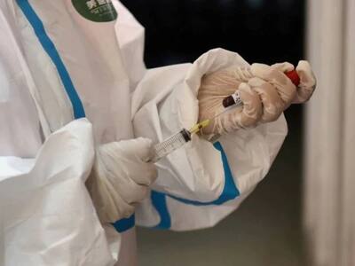 COVID 19 Vaccine: फायझर, सीरमनंतर 'या' कंपनीचा कोरोना लस आपत्कालीन वापरासाठी DCGI कडे अर्ज COVID 19 vaccine: Bharat Biotech seeks from DCGI emergency use authorisation for its indigenously developed Covaxin vaccine