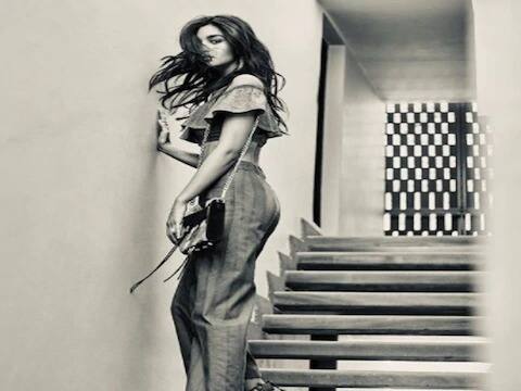  अभिनेत्री आलिया भट्टने स्वतःसाठी 32 कोटी रुपयांचे घर घेतले आहे.