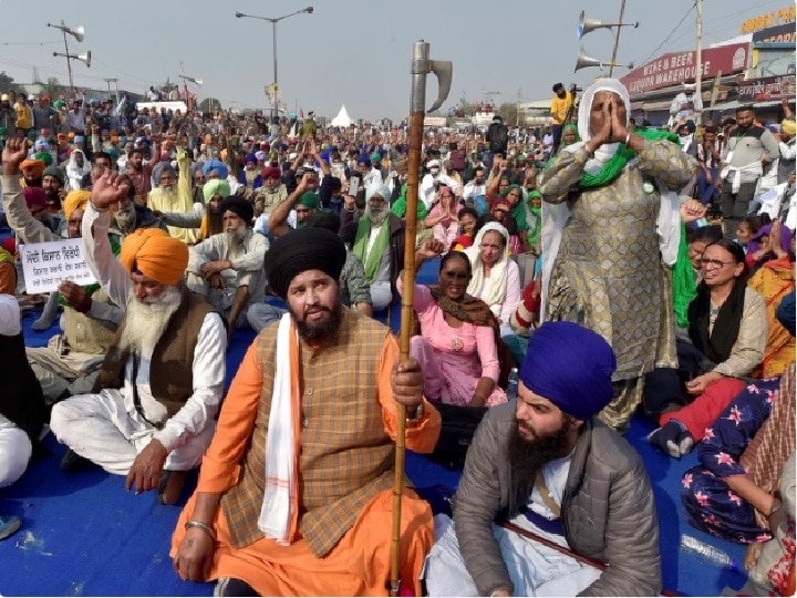 Bharat Bandh farmers protest bharat band delhi border farmer punjab haryana uttar pradesh maharashtra Bharat Bandh : शेतकऱ्यांचा आज देशव्यापी एल्गार; देशभरातून 'भारत बंद'चं समर्थन, पोलिसांकडून कडेकोट बंदोबस्त