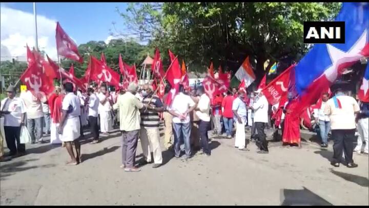 केंद्र सरकारच्या नवीन कृषी कायद्यांच्या विरोधात पद्दुचेरीमध्ये विविध राजकीय पक्षांनी भारत बंदमध्ये सहभाग नोंदवला.