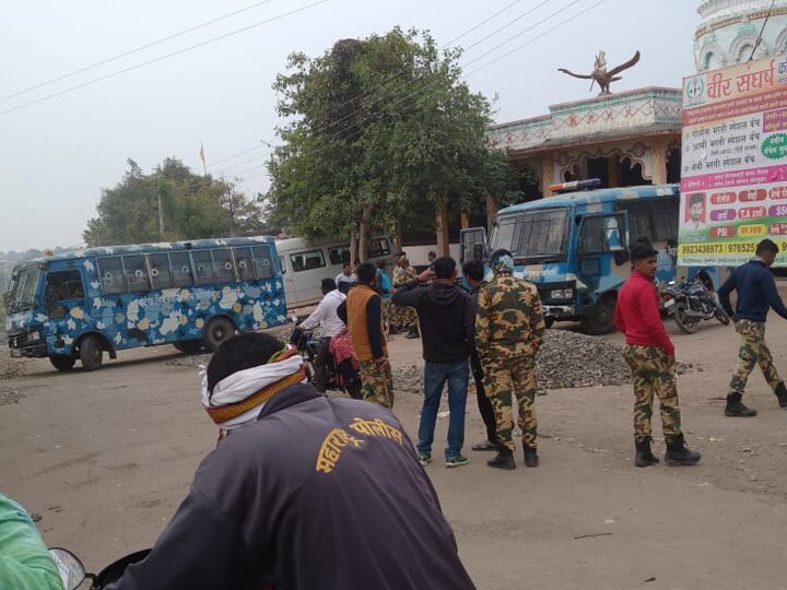  Tensions in Kelgaon of Sillod Aurangabad police firing in the air, 55 villagers detained सिल्लोडच्या केळगावात तणाव, पोलिसांकडून हवेत फायरिंग, 55 गावकरी ताब्यात