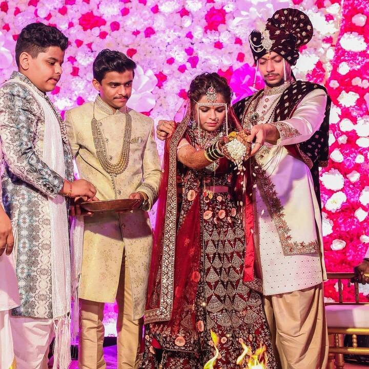 रोनित मेकॅनिकल इंजिनिअर असून त्यानं स्वतःचा व्यवसाय सुरू केला आहे. (फोटो : कार्तिकी गायकवाड इंस्टाग्राम अकाउंट)