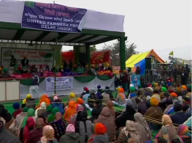 शेतकरी आज संपूर्ण दिवस उपोषण करतील. त्यांचं म्हणणं आहे की, जोपर्यंत सरकार हे कायदे मागे घेत नाही, तोपर्यंत आम्ही आमच्या मागण्यांवर ठाम राहणार असून आंदोलनही सुरु ठेवणार   आहोतं, असं शेतकरी संघटनांनी सांगितलं आहे. 