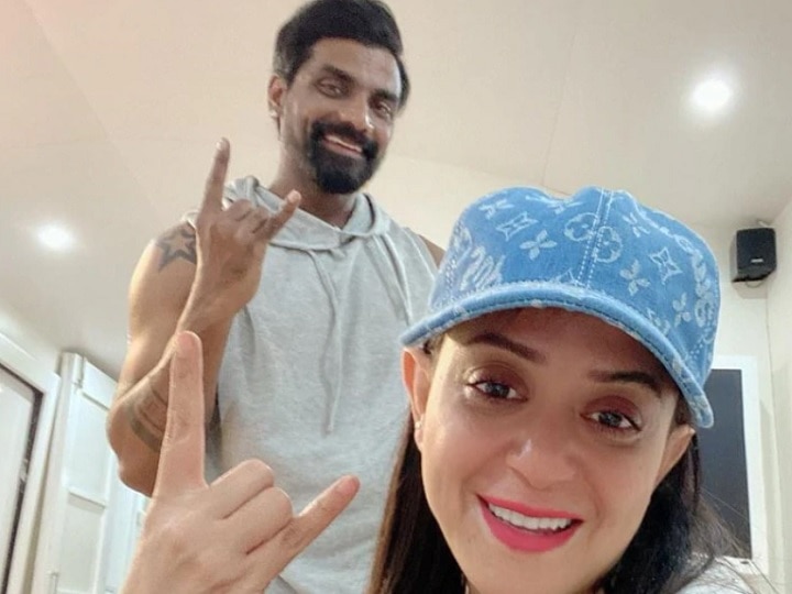 Celebrity Bollywood remo d souza wife shares a video of the choreographer tapping his feet in the hospital Remo Dsouza Heart Attack : रुग्णालयातही रेमोचा जलवा; व्हिडीओ व्हायरल