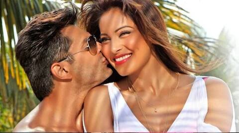 बिपाशा बासू-करणसिंह ग्रोव्हर : जॉनबरोबर ब्रेकअप झाल्यानंतर करण सिंह ग्रोव्हरसोबत बिपाशाचे अफेयर सुरु झाले. अलोन चित्रपटाच्या सेटवर दोघांची भेट झाली. या दोघांनीही चित्रपटात खूपच लव्हमेकिंग सीन्स दिले आहेत. या काळात ते जवळ आले. त्यांनी काही काळ डेटिंग केल्यावर लग्नही केले.