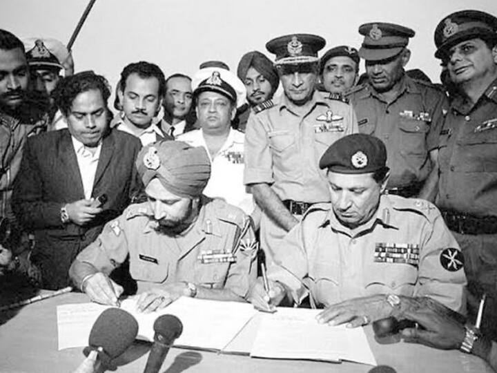 या युध्दात भारताने पाकिस्तानचा पराभव केला आणि जगाच्या नकाशावर बांग्लादेशला जन्म दिला.