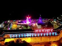 In Pics : खंडोबाची जेजुरी उजळली, चंपाषष्ठीनिमित्त आकर्षक रोषणाई