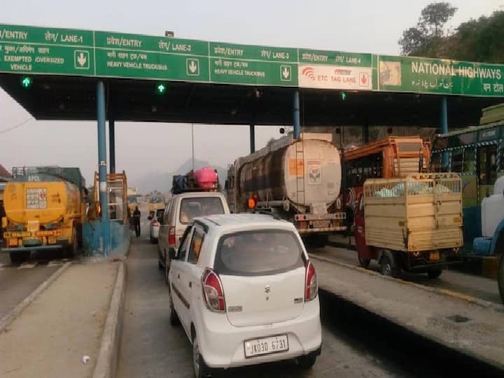टोलनाक्यांवर आजपासून FASTag अनिवार्य, अन्यथा दुप्पट टोल भरावा लागणार Fastag compulsory on Tola Nakas from today टोलनाक्यांवर आजपासून FASTag अनिवार्य, अन्यथा दुप्पट टोल भरावा लागणार