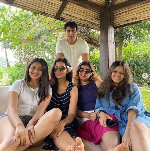 सातत्त्यानं इतरांसाठी धावपळ करणारा हा अभिनेता सध्या निवांत असल्याचं पाहून चाहत्यांनीही आनंद व्यक्त केला आहे. 