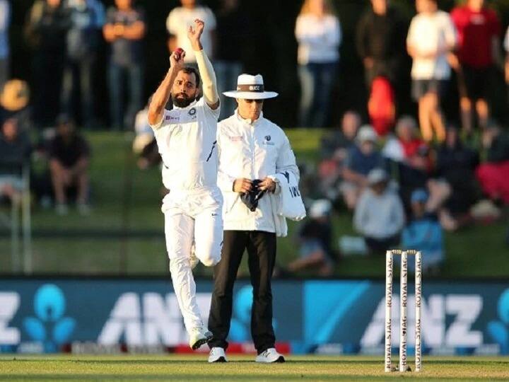 Ind vs Aus Mohammed Shami out of the series with fractured arm India vs Australia Ind vs Aus: भारतीय संघाच्या अडचणीत वाढ, मोहम्मद शमी मालिकेबाहेर
