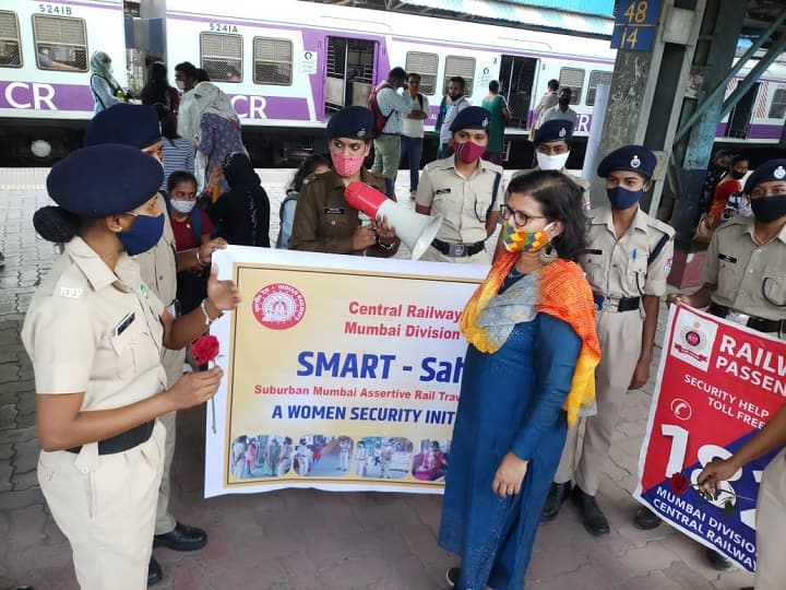 अद्ययावत तंत्रज्ञानाच्या मदतीने होणार प्रवाशांची सुरक्षा, मध्य रेल्वेवर आजपासून दोन नवीन उपक्रम सुरू Passenger safety will be enhanced with the help of latest technology Central Railway अद्ययावत तंत्रज्ञानाच्या मदतीने होणार प्रवाशांची सुरक्षा, मध्य रेल्वेवर आजपासून दोन नवीन उपक्रम सुरू