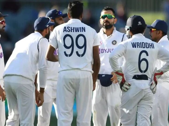 INDvs AUS Boxing Day Test - Team Indias captain Virat Kohli leaves for India on paternity leave, Ajinkya Rahane to lead team अजिंक्य रहाणेकडे संघाचं नेतृत्त्व सोपवून विराट भारताच्या दिशेने रवाना, संपूर्ण टीमला खास मेजेस