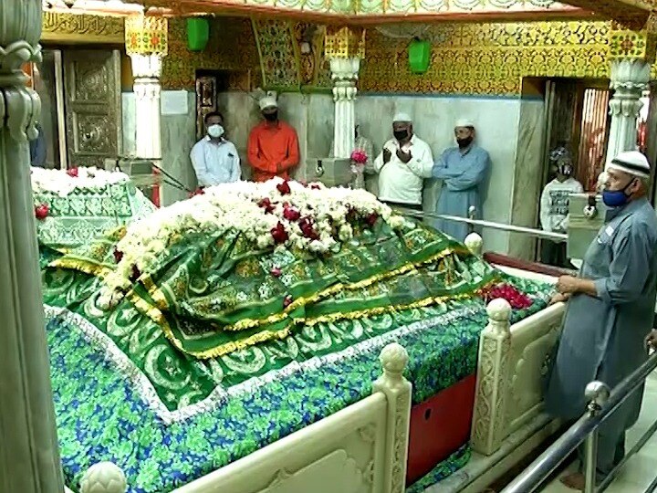  The 120 year tradition of Mahim Dargah is broken this year due to coronavirus माहिम दर्ग्याची 120 वर्षाची परंपरा यंदा खंडीत