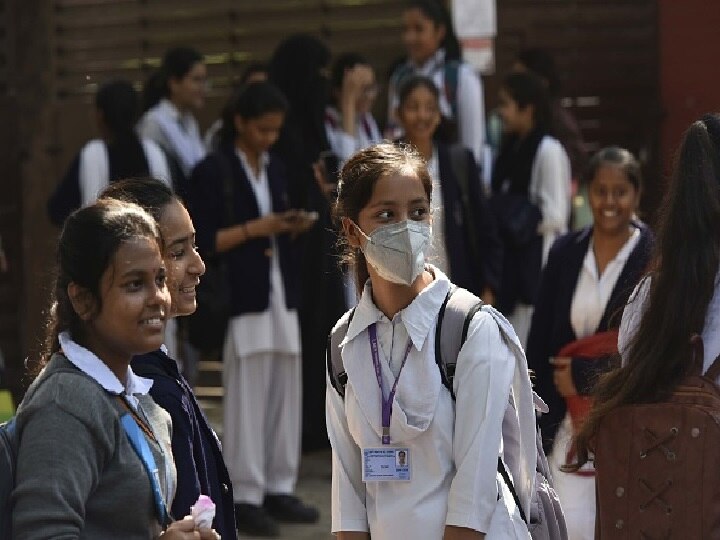 Schools to reopen from today for class 10, 12 in Nashik Pune Aurangabad and palghar district नाशिक, पुणे, औरंगाबादमधील नववी ते बारावीचे वर्ग आजपासून सुरु; पालकांचं संमतीपत्र बंधनकारक