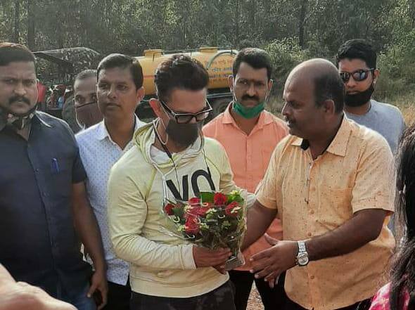 प्रसिद्ध अभिनेता आमिर खान आपल्या कुटुंबासमवेत सिंधुदुर्गात दाखल झाला आहे.