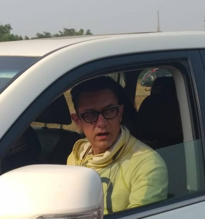 ओरोस येथील पोलीस परेड मैदानावर हेलिकॉप्टरने दाखल झाल्यानंतर त्याने जिल्हा पोलीस अधीक्षक कार्यालयात पोलीस अधीक्षक राजेंद्र दाभाडे यांची भेट घेतली.