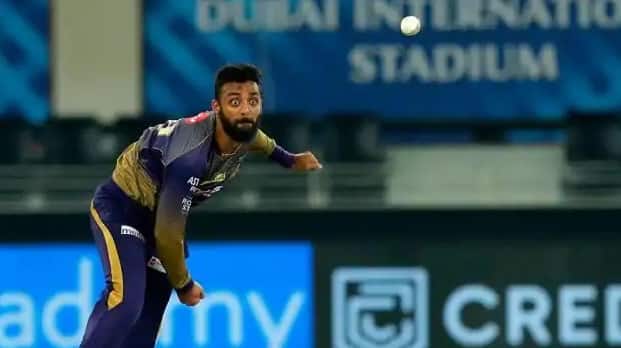 वरुण चक्रवर्ती-
आयपीएलच्या 13 व्या (IPL) हंगामात वरुण चक्रवर्ती या खेळाडूनं आपल्या गोलंदाजीच्या माध्यमातून सर्वांच्या नजरा वळवल्या. त्याला Australia ऑस्ट्रेलिया दौऱ्यासाठी टी20 संघात स्थानही मिळालं होतं. पण, दुखापतीच्या कारणामुळं त्याला जाणं शक्य झालं नाही. त्याच्याऐवजी संघात टी नटराजनला जागा मिळाली. तेव्हा 2021 मध्ये वरुण संघात दिसणार हे जवळपास निश्चितच.