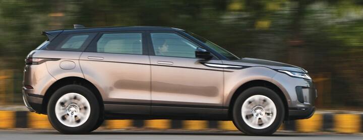 लँड रोव्हर इवोक (Land Rover Evoque) या यादीमध्ये इवोकचा समावेश करण्यासाठी तिचे फिचर्स कारणीभूत ठरतात. किंमतीच्या बाबतीतही ही कार निराश करत नाही. अनेकदा कार खरेदी करण्यामागे ड्राईव्हिंगच्या अनुभवाचा आनंद घेणं हाही महत्त्वाचा हेतू असतो. अशासाठी ही कार उत्तम पर्याय. 