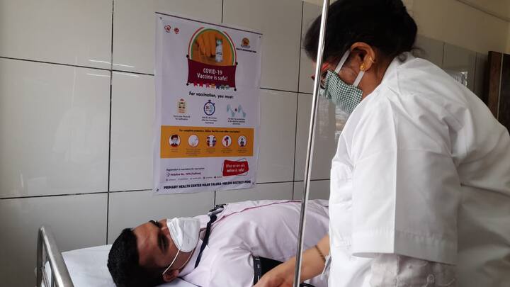 त्यानंतर लसीकरण दिलेल्या व्यक्तीला नियंत्रण कक्षात ठेवलं जाईल.