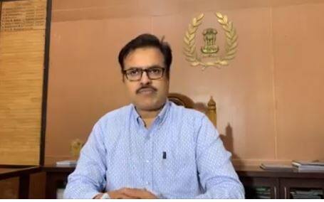 जिल्हाधिकारी सूरज मांढरे यांचं पाकीट गायब, नाशिकमध्ये चर्चेचा विषय Nashik district collector Suraj Mandhares wallet goes missing जिल्हाधिकारी सूरज मांढरे यांचं पाकीट गायब, नाशिकमध्ये चर्चेचा विषय