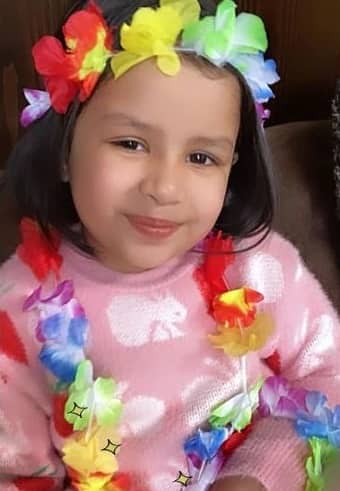 झिवाच्या फोटोंना सोशल मीडियावर चांगलीच पसंती मिळताना दिसते. 