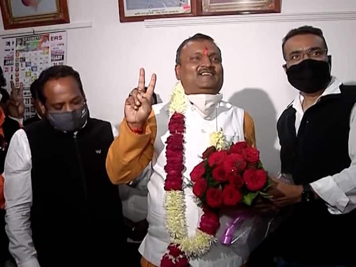 भाजपचे दयाशंकर तिवारी नागपूरचे नवे महापौर, काँग्रेसच्या रमेश पुणेकर यांचा मोठ्या फरकाने केला पराभव BJP Dayashankar Tiwari new Nagpur mayor Congress Ramesh Punekar भाजपचे दयाशंकर तिवारी नागपूरचे नवे महापौर, काँग्रेसच्या रमेश पुणेकर यांचा मोठ्या फरकाने केला पराभव