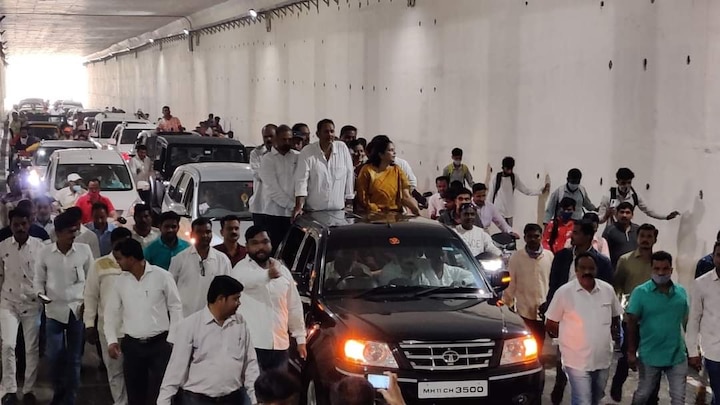 या प्रसंगी खासदार उदयनराजेंनी सिंघम  चित्रपटातील 'अभी के अभी' हा डायलॉग मारला. या बोगद्याची पाहणी करताना त्यांनी आपली कॉलर उडवत खास स्टाईल मारली.