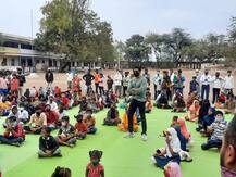 In Pics : शिक्षण थांबायला नको; सोनू सूदकडून कोपरगावात 100 विद्यार्थ्यांना स्मार्टफोनची भेट