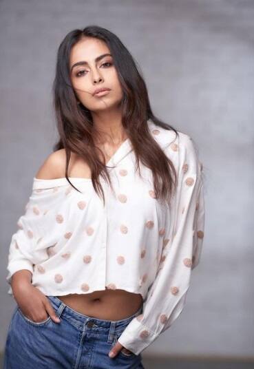 आनंदीची भूमिका साकारणारी अभिनेत्री अविका गोर ही सोशल मीडियावर सातत्यानं तिचे काही फोटो आणि व्हिडिओ पोस्ट करत असतेच. पण, यावेळी तिनं बिकीनी लूकमधील फोटो शेअर करत अनेकांच्याच काळजाचा ठोका चुकवला आहे. 