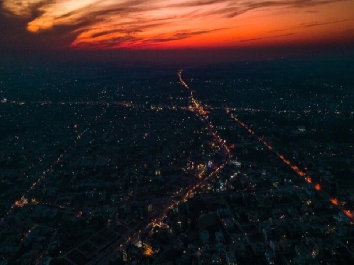 pakistan massive blackout after national power grid breakdown संपूर्ण पाकिस्तानात बत्ती गुल झाल्यानं 'ब्लॅकआऊट'; जागतिक स्तरावर इमरान खान सरकारची नाचक्की