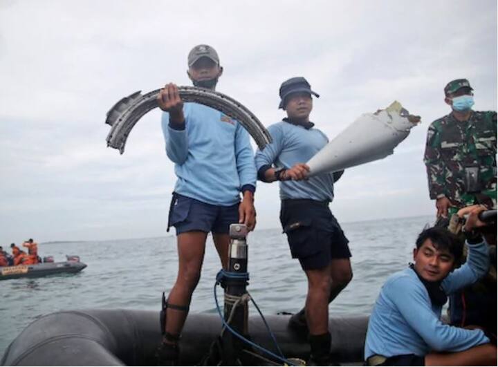 इंडोनेशियाचे एअर चीफ मार्शल यांनी दिलेल्या निवेदनात म्हटलं की, विमानातील काही भाग याठिकाणी आढळल्याने आम्हाला खात्री आहे की याच ठिकाण विमानाचा अपघात झाला. विमानाचा काही भाग सापडला आहे ज्यावर नोंदणी क्रमांक लिहिला आहे.