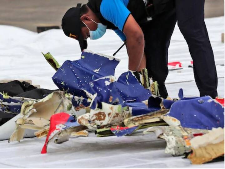 पंतप्रधान नरेंद्र मोदी यांनी इंडोनेशिया येथे विमान अपघातात झालेल्या जीवितहानीबद्दल तीव्र दुःख व्यक्त केले आहे. पंतप्रधान म्हणाले, “इंडोनेशियात दुर्देवी विमान दुर्घटनेत प्राण गमावलेल्यांच्या कुटुंबियांच्या दु:खात मी तीव्र सहवेदनेने सहभागी आहे. या दुःखाच्या घटनेत भारत इंडोनियाच्यासोबत आहे.”