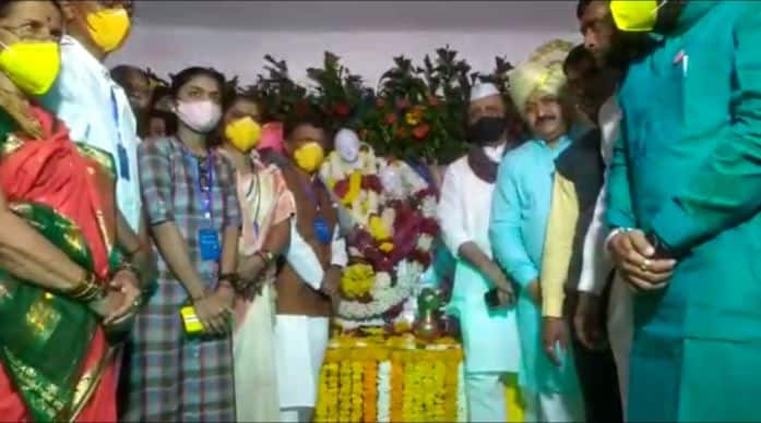कोरोनाच्या पार्श्वभूमीवर प्रशासनाने या कार्यक्रमांसाठी फक्त 20 लोकांनाच परवानगी दिली आहे. 