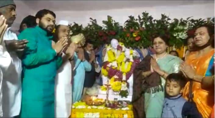 राज्याचे आरोग्य मंत्री राजेश टोपे यांना दुपारी होणाऱ्या एका छोटेखानी कार्यक्रमात मराठा सेवा संघाचा सर्वोच्च मराठा विश्वभूषण पुरस्कार देण्यात येणार आहे. सिंदखेडराजा शहर आणि परिसरात पोलिसांचा चोख बंदोबस्त ठेवण्यात आला आहे.