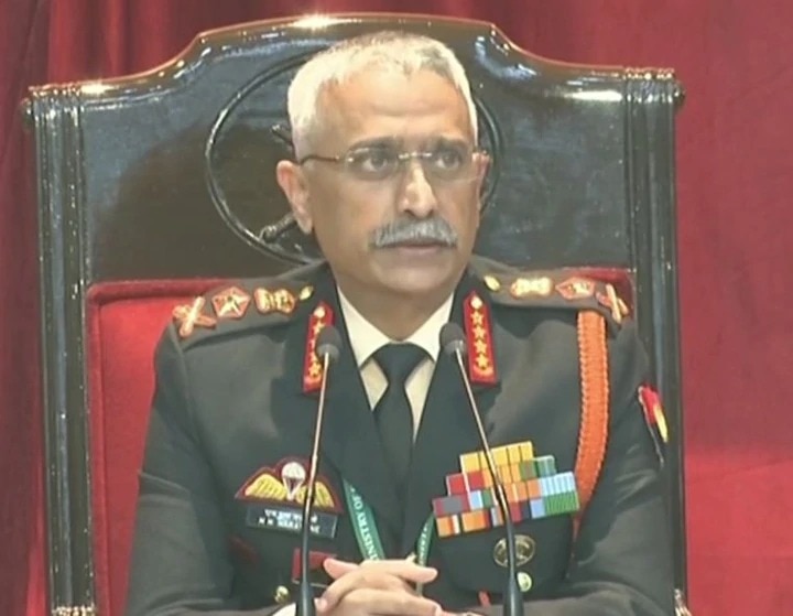 India China standoff army chief general manoj mukund Narwane big announcement India-China Standoff | LAC वर कोणत्याही आव्हानांचा सामना करण्यास तयार: लष्कर प्रमुख