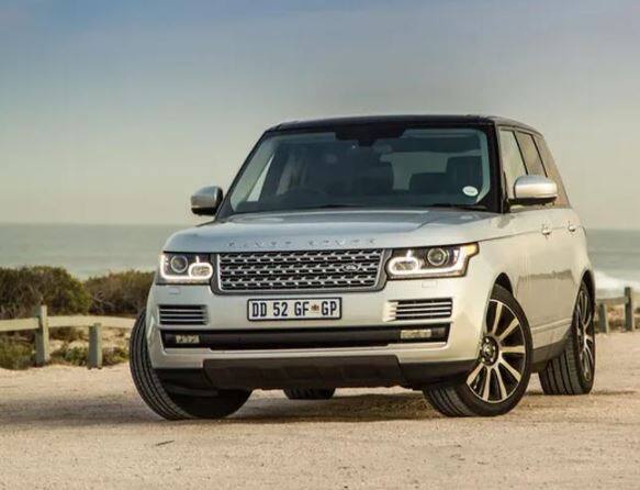 अजय देवगणकडे रेंज रोवर कंपनीची सर्वात महागाडी कारही आहे. अजय देवगन रेंज रोवर वोग कारचा मालक आहे. या कारची किंमत जवळपास 2.11 कोटी रुपये आहे.