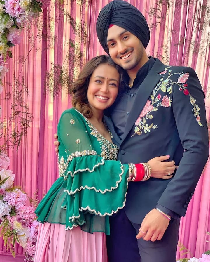 नेहा आणि रोहनप्रीत या दोघांनी 24 ऑक्टोबर रोजी लग्नगाठ बांधली असून त्यांच्या लग्नाला केवळ तीन महिने पूर्ण होत आहेत.