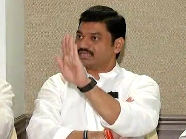 Mumbai - Rape complaint against Dhananjay Munde withdrawn by a women Dhananjay Munde | धनंजय मुंडे यांच्याविरोधातील बलात्काराची तक्रार मागे