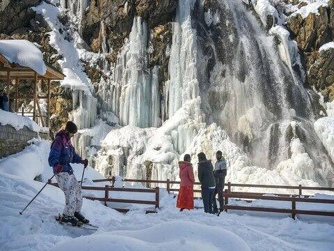 रात्री देखील श्रीनगरमधील तापमान उणे 8.4 होते.