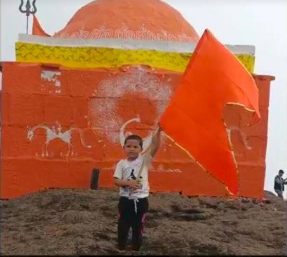 धनुषला कळसूबाई शिखर सर करायला साधारण 3 तास 50 मिनिटे कालावधी व शिखरावरून खाली उतरण्यासाठी 2 तास 35 मिनिटे एवढा कालावधी लागला.