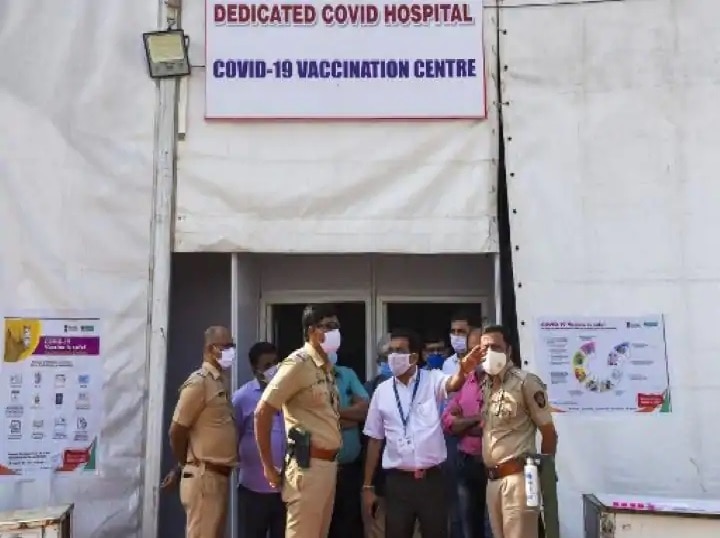 Covid coronavirus Vaccination Who Are The Frontline Workers To Be Vaccinated And The Dos And Donts Of  Drive Corona Vaccination | कोण आहेत पहिल्या टप्प्यात लस मिळणारे 'फ्रंटलाईन वर्कर्स'?