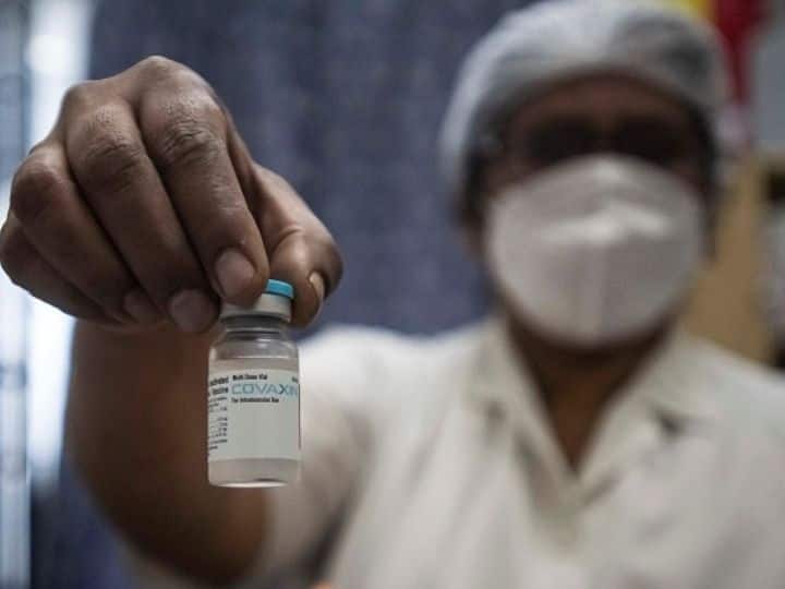 COVID-19 Vaccination India: Bharat Biotech to pay compensation if Covaxin causes side effects COVAXIN : कोवॅक्सिनच्या लसीकरणानंतर साईड इफेक्ट झाला तर भारत बायोटेक देणार भरपाई