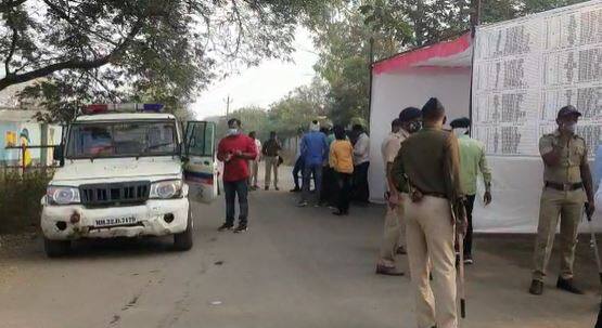 ग्रामपंचायतींच्या निकालानंतर विजयी मिरवणूक, गुलाल उधळण्यास मनाई; ढाबे, पानटपऱ्या रात्री 10 ते पहाटे 6 पर्यंत बंद, पुण्यात रात्री 12 पर्यंत बॅनर आणि फटाके लावण्यासही बंदी