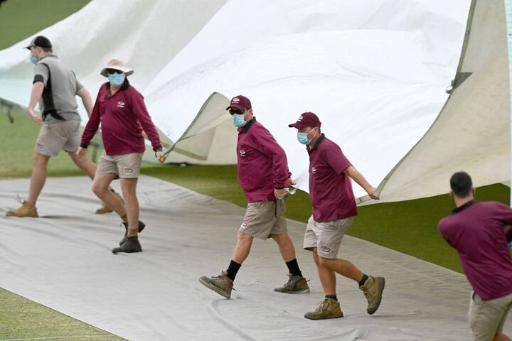 भारतीय संघाच्या खात्यात 4 धावा जोडल्या गेल्या असून, पाचव्या दिवसाचा खेळ सुरु होईल तेव्हा या खेळाडूंवर संघाची धुरा असेल. (pic credit - BCCI Twitter)