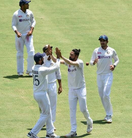 संघाच्या वाट्याला आलेल्या या विजयाचं सर्वच स्तरांतून कौतुक झालं. मुख्य म्हणजे नव्या जोमाच्या खेळाडूंना सोबत घेत अजिंक्य रहानेनं गाजवलेलं कर्णधारपद हे या कसोटीचं मुख्य आकर्षण ठरलं. ( छायाचित्रं सौजन्य- indiancricketteam/ इन्स्टाग्राम) 