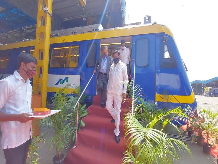 मुंबईकरांना नव्या वर्षात मोठं गिफ्ट, नवी मेट्रो लवकरच धावणार Metro 2A and Metro 7 will run for Mumbaikars by the end of May मुंबईकरांना नव्या वर्षात मोठं गिफ्ट, नवी मेट्रो लवकरच धावणार