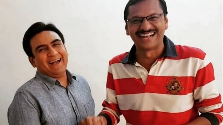 'तारक मेहता का उल्टा चष्मा या मालिकेत मानधनाच्या बाबतीत सांगावं तर, जेठालाल अर्थात अभिनेता दिलीप जोशी हे एका भागासाठी तब्बल 1.5 लाख रुपये इतकं मानधन घेतात. मालिकेत त्यांना सर्वाधिक मानधन दिलं जातं, अशीची चर्चा कलाविश्वात आहे. 