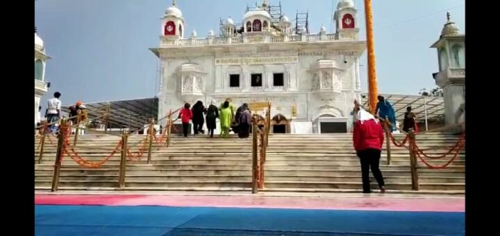 Happy Guru Gobind Singh Jayanti 2021 Guru Gobind Singh's birthday celebrated with great enthusiasm in Nanded Guru Gobind Singh Jayanti 2021: नांदेडमध्ये गुरु गोविंद सिंहांची जयंती मोठ्या उत्साहात साजरी