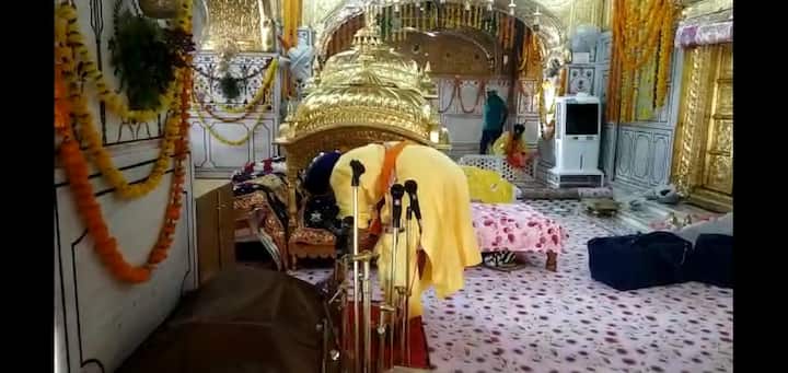 श्री गुरु गोविंद सिंगजी यांचा जन्म 1666 मध्ये पाटना येथे गुजरीजी व श्री गुरु तेगबहादुरजी यांच्या गरीब कुटुंबात झाला होता. त्यावेळी गुरु तेगबहादुरजी बंगालमध्ये होते. गुरु गोविंद सिंह यांचे मुळ नाव गोविंद राय असे ठेवण्यात आले होते.